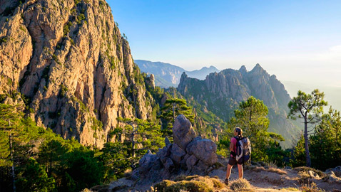 لمحبي السير في الطبيعة.. إليكم أفضل المسارات الخلابة في العالم