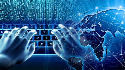 استخدم لأول مرة من كمبيوتر بحجم المنزل.. إليكم قصة اختراع الإنترنت