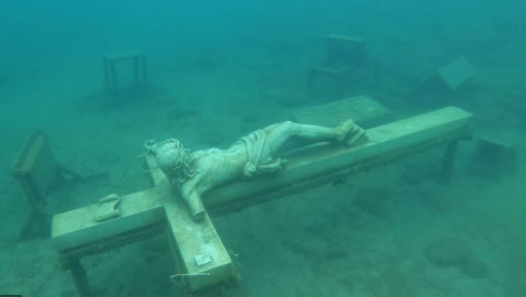 10 أشياء غريبة تم العثور عليها في أسفل البحيرات: سيارات ومنازل