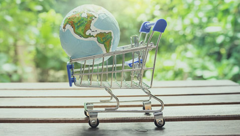 تشتري بكبسة لكنك تلوِث الأرض! أضرار التسوق عبر الإنترنت على البيئة