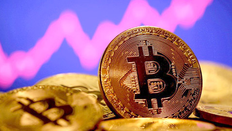 توقعات بأن تتجاوز بيتكوين الـ100 ألف دولار وتُنافس الذهب بقوة