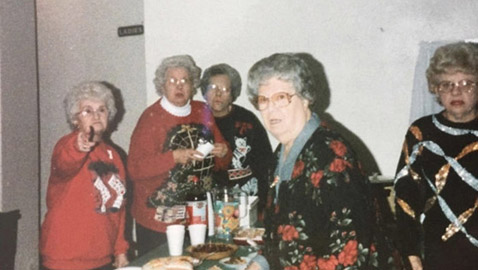 لا تخجل من صورك القديمة: لن تكون أكثر إحراجاً من صور هؤلاء الأشخاص