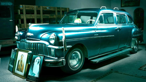 نظرة على مركبات حكام قطر عبر التاريخ.. من شاحنات خاصة إلى سيارات فارهة