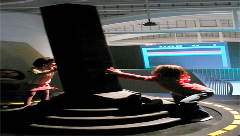 عصا تحكم بألعاب الفيديو عملاقة تدخل موسوعة غينيس