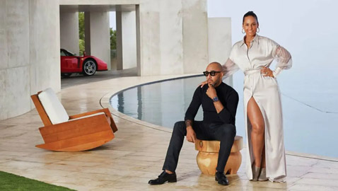 ثنائي شهير يحولان قصرهما إلى أرض الأحلام.. سيارات فيراري ومسبح لا متناهي