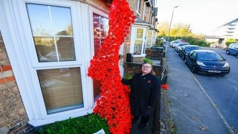 زهور مدهشة من قوارير بلاستيكية