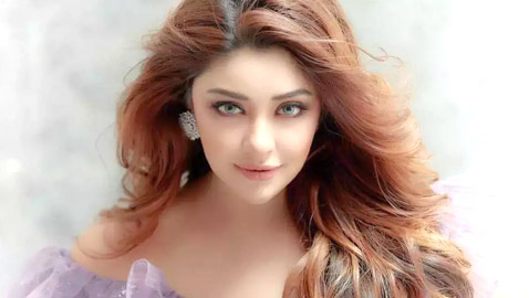 فنانة هندية تتعهد بالتبرع بشعرها للأطفال مرضى السرطان بمناسبة يوم ميلادها