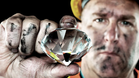 داخل هذه الماسة معدن لم يسبق رؤيته من قبل