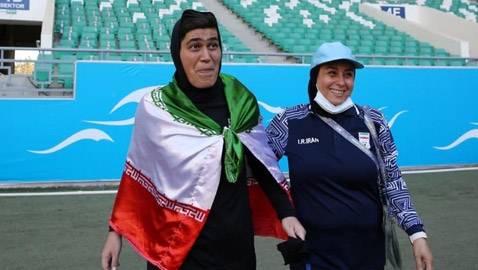 بعد الجدل عن جنس اللاعبة الإيرانية.. مدربتها ترد