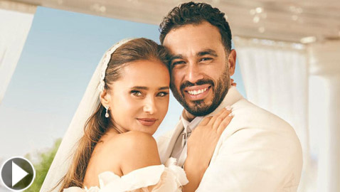 فيديو: زوج نيللي كريم ينفعل على المعجبين ويبعدهم عنها، وهي تدافع عنه!