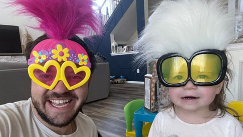 صور طريفة تجمع الأبناء والآباء: ستضحك بمجرد أن تشاهدها