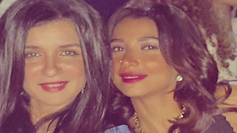 صور غادة عادل وشقيقتها التي تفوقت عليها بالجمال! هل يوجد شبه بينهما؟