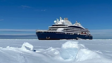 سفينة سياحية فاخرة مصممة لاختراق جليد القطب