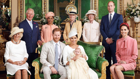 صور: لحظات متشابهة بحياة أفراد العائلة المالكة البريطانية.. تثير الدهشة!