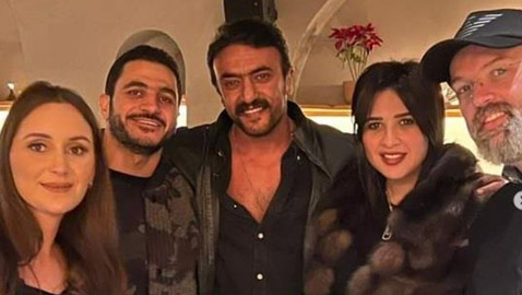 صور وفيديوهات ياسمين عبدالعزيز تحتفل بعيد ميلادها مع نجوم الفن، غناء ورقص وهدايا