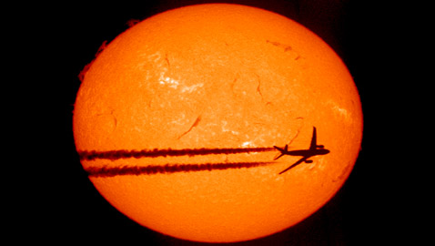 توهج في الشمس قد يفقد الاتصالات بالطائرات!