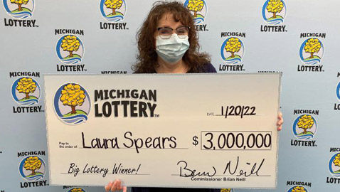 رسالة بـ3 ملايين دولار! أمريكية تكتشف بالصدفة أنها أصبحت مليونيرة