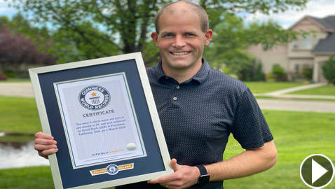 فيديو وصور: رجل أمريكي خارق يحطم 52 رقما قياسيا في 52 أسبوعا!