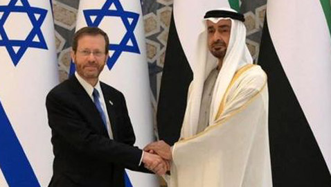 لماذا ظهر الرئيس الإسرائيلي مطلقا لحيته في الإمارات؟