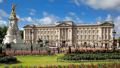  بالصور.. جولة داخل المقر الرسمي لملوك بريطانيا في لندن