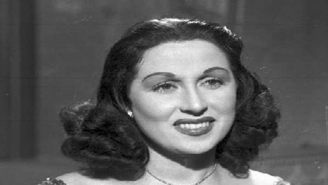 أنا مش أنا وأجبرت على الغناء.. ليلى مراد تتحدث عن طفولتها وحياتها الحزينة
