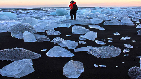 إحدى عجائب الطبيعة الجليدية.. الشاطئ الماسي الخلاب في أيسلندا