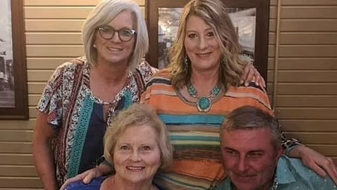 تكتشفان بأنهما بُدلتا بالخطأ عند ولادتهما قبل 55 عاماً