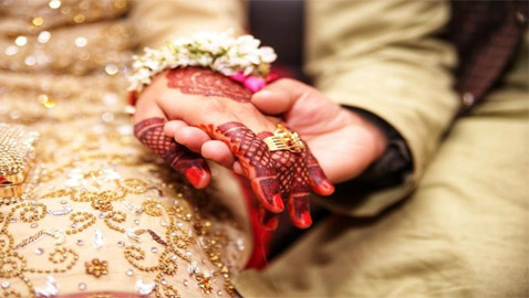 انهارت وفقدت وعيها.. عروس هندية تلغي حفل زفافها بسبب صلع عريسها!