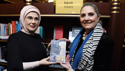 ماذا قدمت زوجة رئيس إسرائيل لزوجة أردوغان بالمكتبة الرئاسية؟