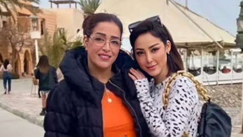 صورة بسمة بوسيل ووالدتها التي خطفت الأنظار بجمالها وشبابها!