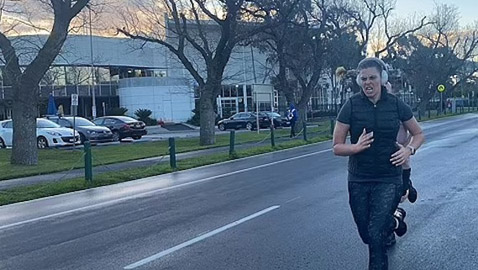 تمشي مجدداً بعدما أصيبت بالشلل لعدة سنوات