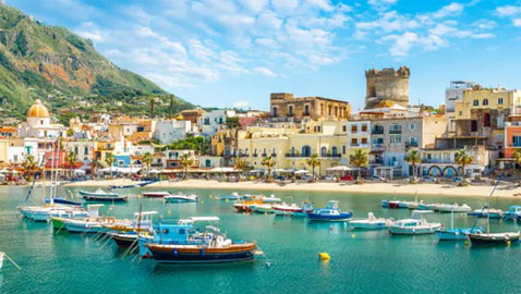 إسكيا.. جزيرة الفردوس التي تمنحك طعم إيطاليا الحقيقي