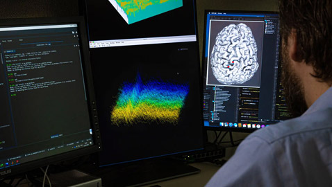 شريحة بالدماغ: أطباء ينجحون بإعادة قدرة الكلام لمريض بالشلل الكلي!