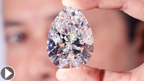 فيديو وصور: عرض أكبر ماسة بيضاء في تاريخ المزادات في دبي