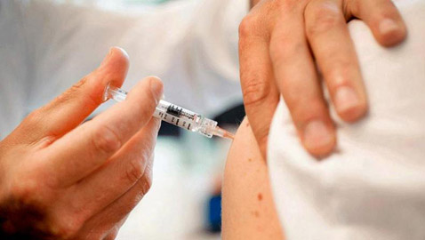 ألماني يتلقى 90 لقاحا قبل كشفه.. والسبب صادم