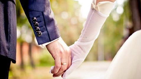 زوجان يابانيان يتطلقان ويتزوجان كل 3 سنوات