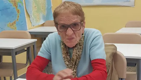 زملاؤها بسن أحفادها! مُسنة إيطالية تعود للدراسة بعدما تركتها بسبب الحرب