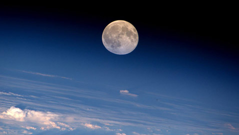 صورة خلابة لمنتصف شهر رمضان من الفضاء.. هذه حقيقتها