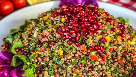 إليكم طريقة تحضير سلطة العدس الصحية واللذيذة بطريقة ولا أسهل