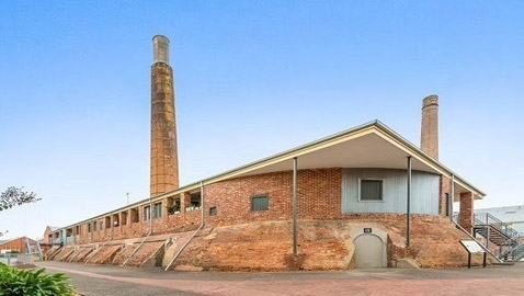 تحويل مصنع طوب عمره 134 عاماً إلى منزل عصري