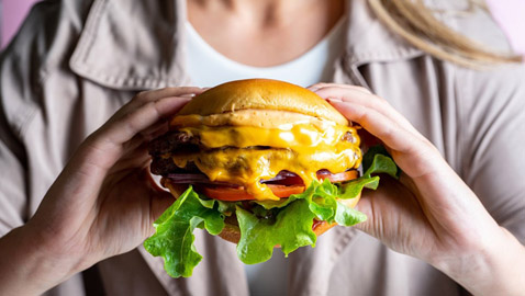 أغرب الأعياد في شهر مايو...منها يوم وضع وسادة في الثلاجة