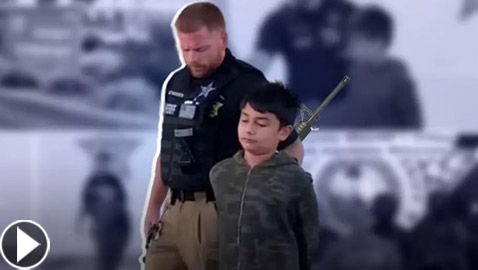 رزم نقود وبنادق.. اعتقال صبي (10 سنوات) هدد بمذبحة في مدرسته!