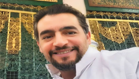صورة هاني سلامة في المسجد النبوي: جمعة مباركة علينا