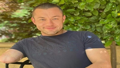 يفقد ذراعه بسبب حادث غريب أثناء رفع الأثقال