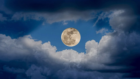 الأيام ستصبح أقصر وسنواجه كوارث طبيعية.. ماذا سيحدث لو اختفى القمر؟