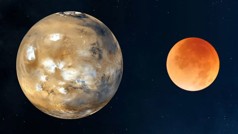 صباح غد.. القمر يقترن بالمريخ في سماء مصر والوطن العربي