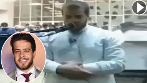 بالفيديو: أدهم نابلسي يؤم المصلين ويتلو آيات قرآنية مرتديا جلبابا أبيض