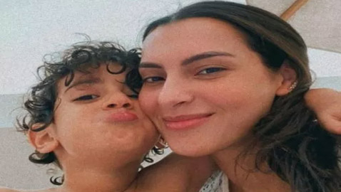 كارمن سليمان وابنها في أحدث ظهور على إنستجرام.. شاهدوا كيف كبر وأصبح نُسخة منها!