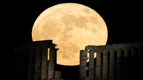 العالم على موعد مع ظاهرة القمر العملاق المميزة..