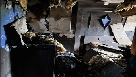 خلل في شاحن فتاة يؤدي لتدمير منزل العائلة
